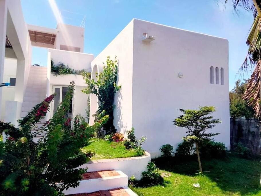 Ho Lan Retreat, Villa Mat Bien Danh Cho 8 Nguoi. Pho Tri Luaran gambar